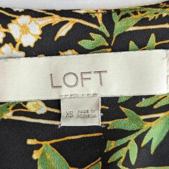 Loft Women's Black Sleeveless Summertime Floral V Neck Shear Top Size XS - Picture 6 of 10
